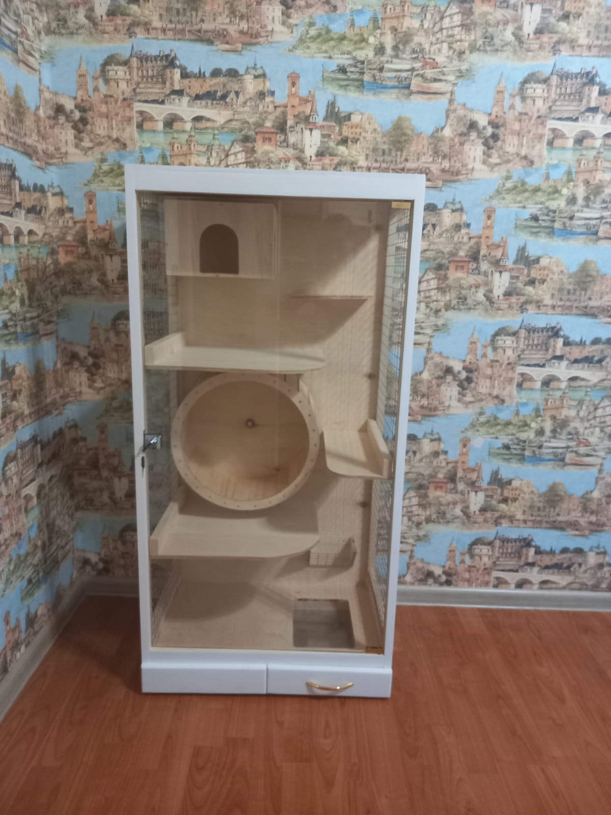 Клетка-витрина 120x60x40 из массива сосны и фанеры - вид спереди